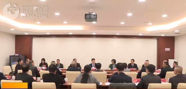 李楚与政协委员协商讨论政府工作报告